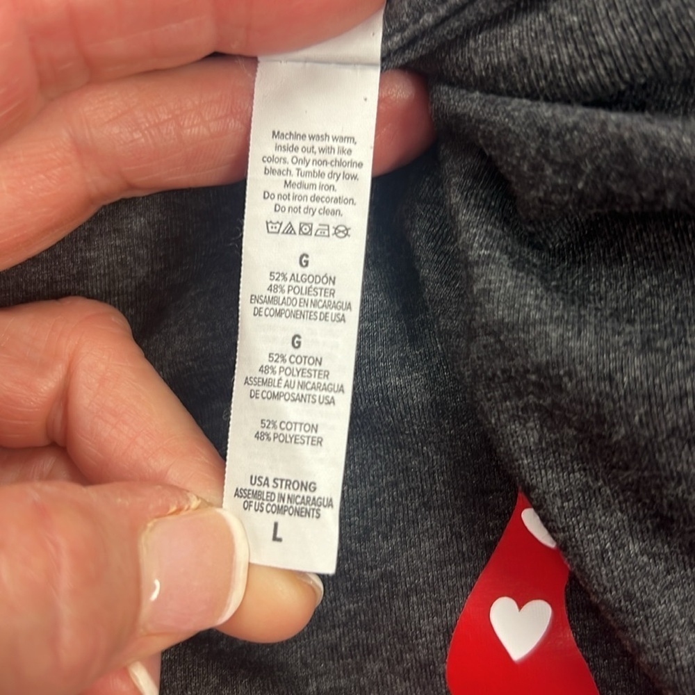 122. Valentine Themed Gray Short sleeve T-Shirt, 3 decorative Gnomes on front, L - Picture 5 of 5